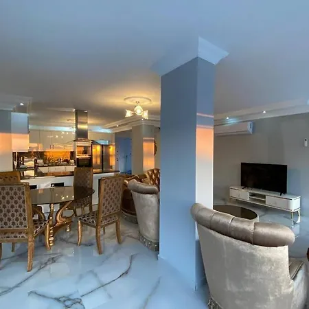 Super Luxury With 5bedroom,pool And Jacuzzi ألانيا