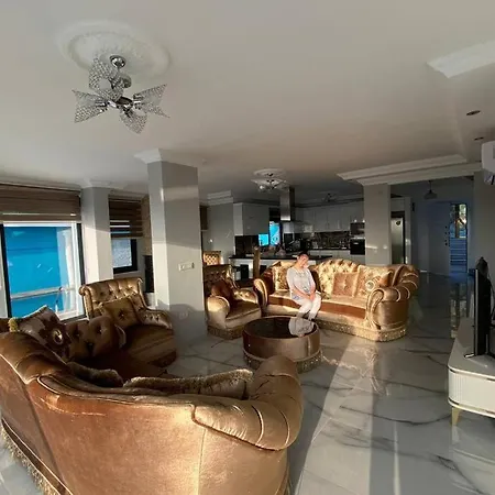 Super Luxury With 5bedroom,pool And Jacuzzi ألانيا