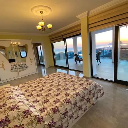 Super Luxury With 5bedroom,pool And Jacuzzi * ألانيا