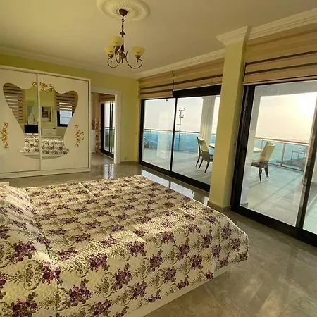 Super Luxury With 5bedroom,pool And Jacuzzi فيلة