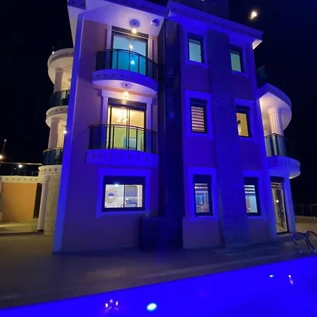 Villa Super Luxury With 5bedroom,pool And Jacuzzi *