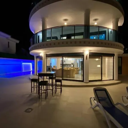 Villa Super Luxury With 5bedroom,pool And Jacuzzi Alanya